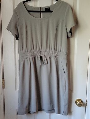 NIC+ZOE Short-Sleeve Drawstring Waist Mini Dress in Light Gray